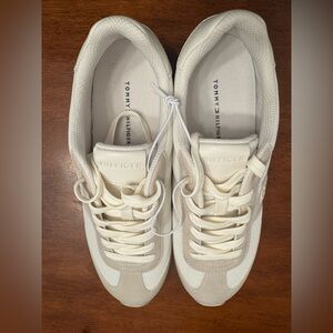 Tommy Hilfiger Women's Cameo Retro Lace-Up Sneakers Size 10 Women